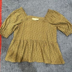 Loft smock sleeve, flowy top, light fabric, gently used